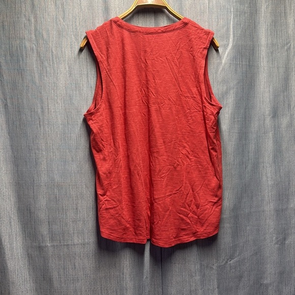 Tahari Red Sleeveless Top size large NWT - Picture 7 of 7